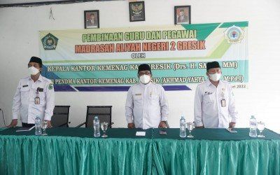 PEMBINAAN GURU DAN PEGAWAI OLEH KEPALA KANTOR KEMENAG GRESIK